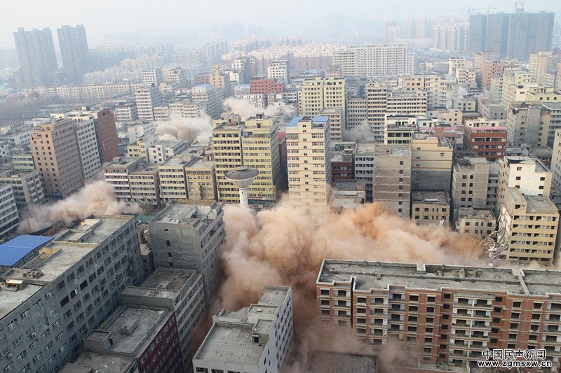 郑州最大城中村爆破 大楼轰然倒塌