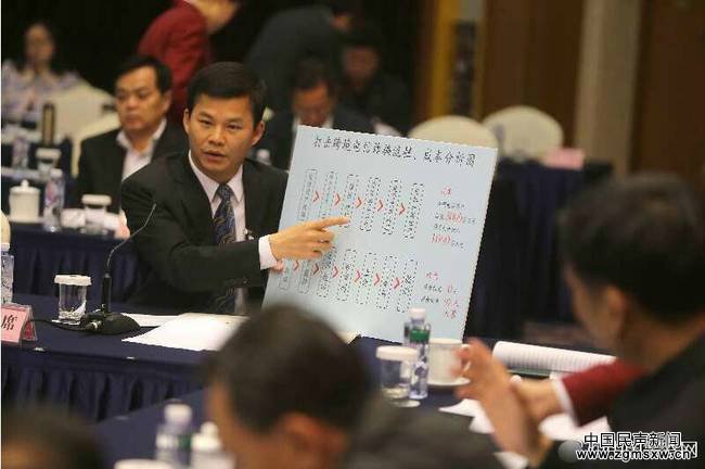 今年全国两会期间，全国人大代表陈伟才在广东团全体会议上发言，通过展板介绍如何打击电信诈骗。