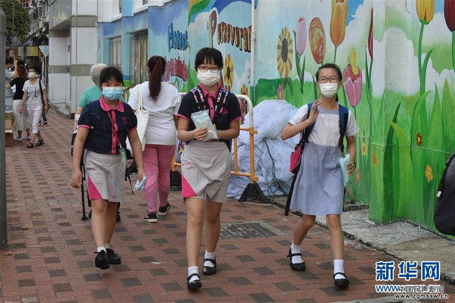 （港澳台·图文互动）（1）特写：“上学好开心”——香港在防疫常态化下迎接新学年